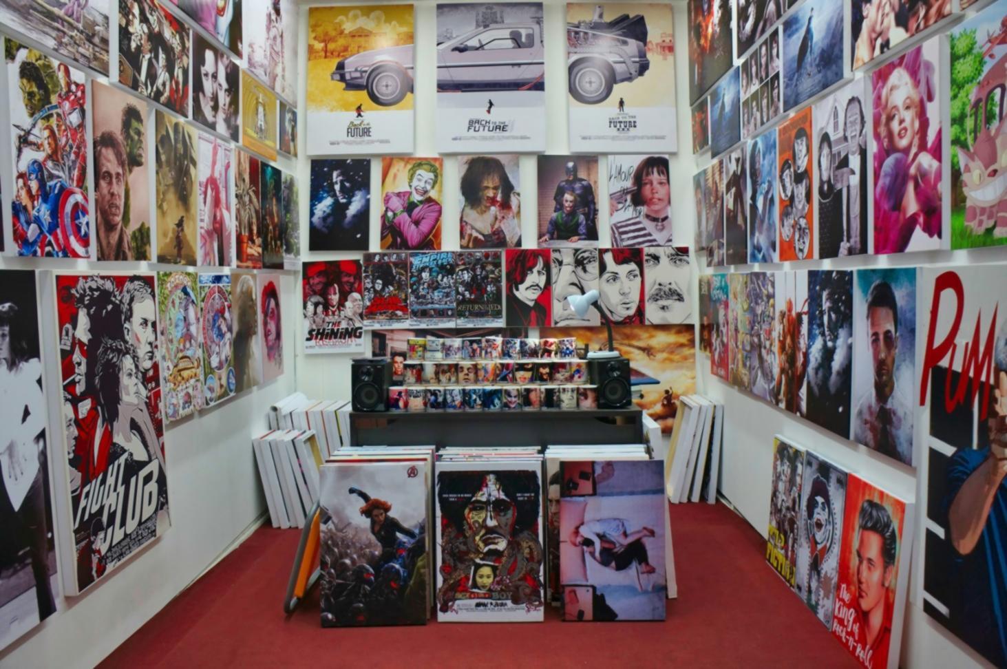 Zeichenatelier Atmosphäre - Arbeitsplätze und Materialien